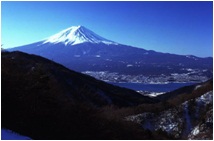 麓まで雪で覆われた冬の御坂峠