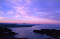 穏やかな「うわの海」の夜明け