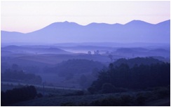 夜明け前の深山峠